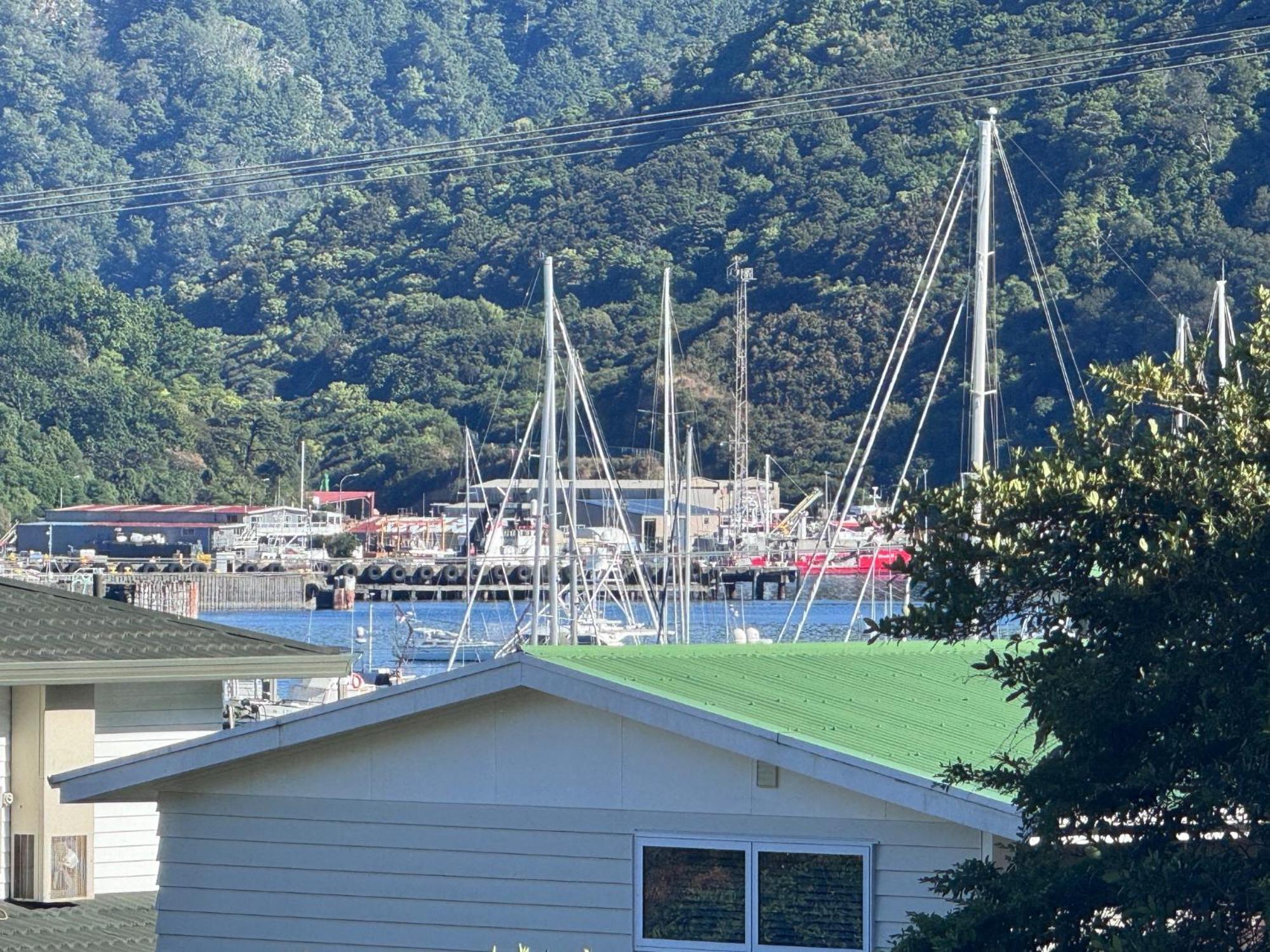 Hop, Skip & Jump From Picton Waterfront Exterior photo